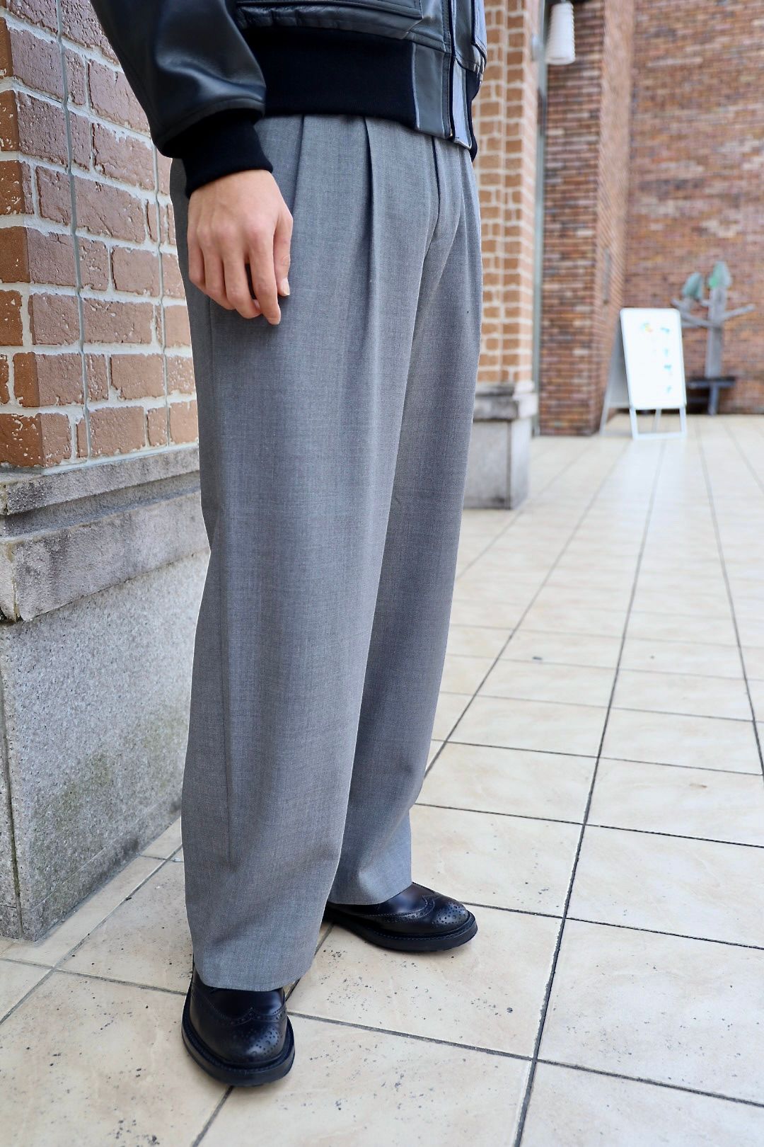 marka マーカ 26SS TWO TUCK MILITARY TROUSERS -RECYCLED POLYESTER NON-MULESED WOOL GABARDINE-(M26A06PT01C)GRAY☆新作発売！