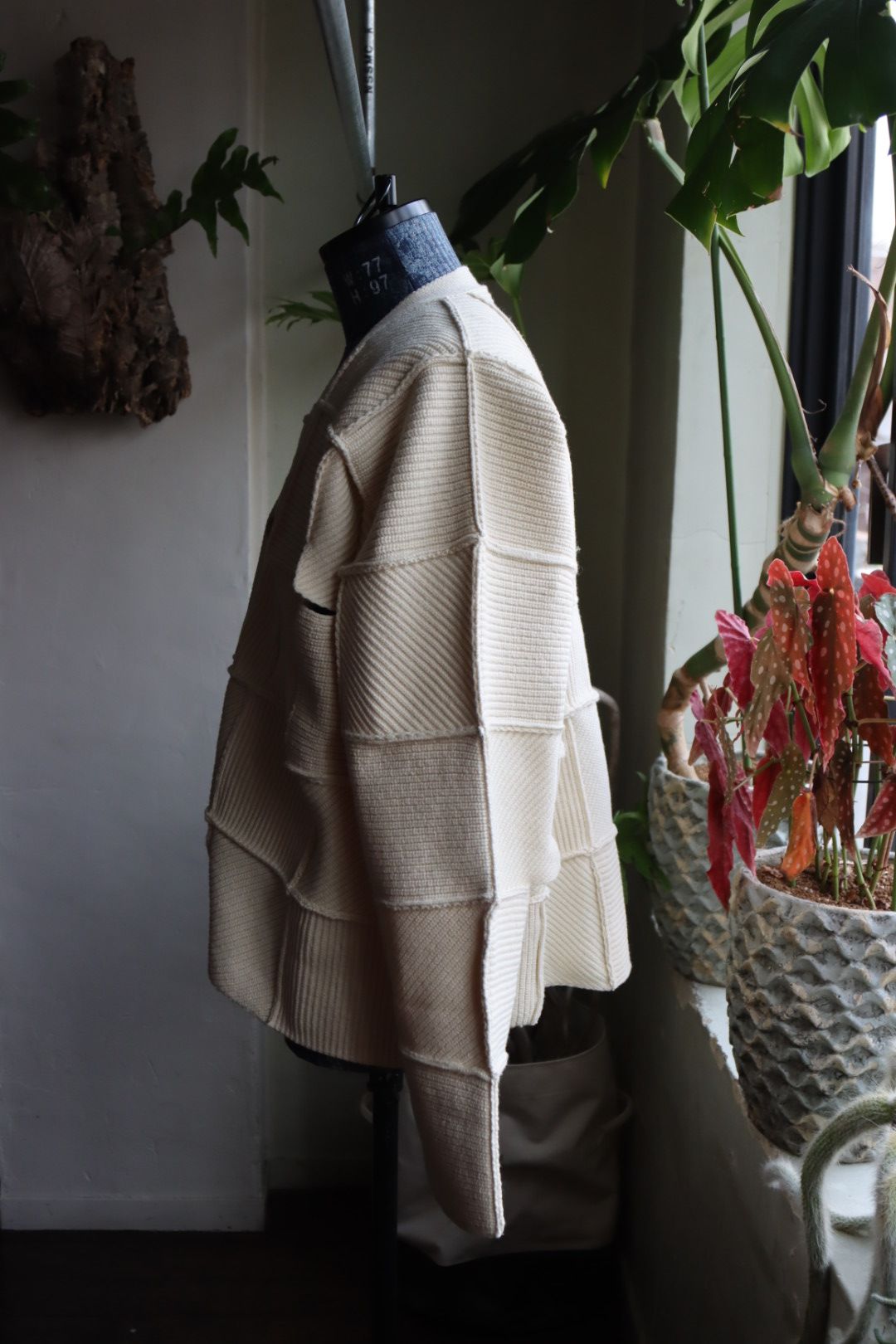 ヨーク24SS PATCHWORK RIB BUTTONED CARDIGAN(YK24SS0683S)ECRU