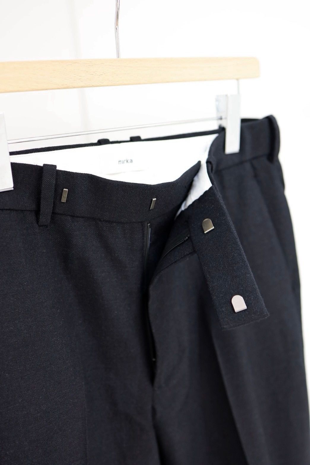 マーカ 26AW REGULAR FIT STRAIGHT TROUSERS(M26C10PT03C) CHAMBRAY BLACK☆新作発売！
