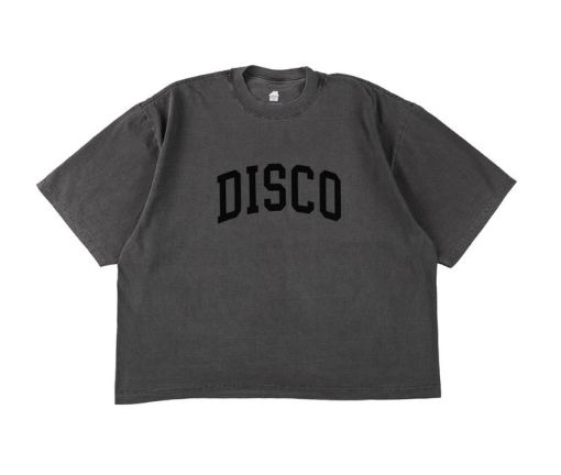 イズネスミュージック 25SS DISCO FLOCKY PRINT T-SHIRT(IMP5_12_FLDISCOT01)SUMI(CHARCOAL)