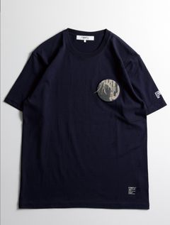 ファンダメンタル ポケットTシャツ CIRCLE BORO PATCH TEE (FA24TE13)NAVY