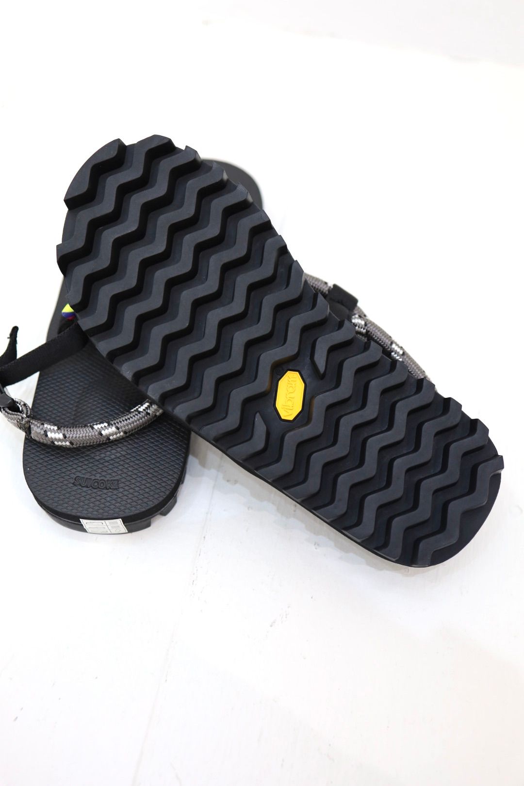 is-ness 26SS スイコックコラボサンダル Suicoke x is-ness GUT KAT-2-ISN(26SS_49_1008SANDALS01_OG-246-ISN)BLACK☆新作発売！