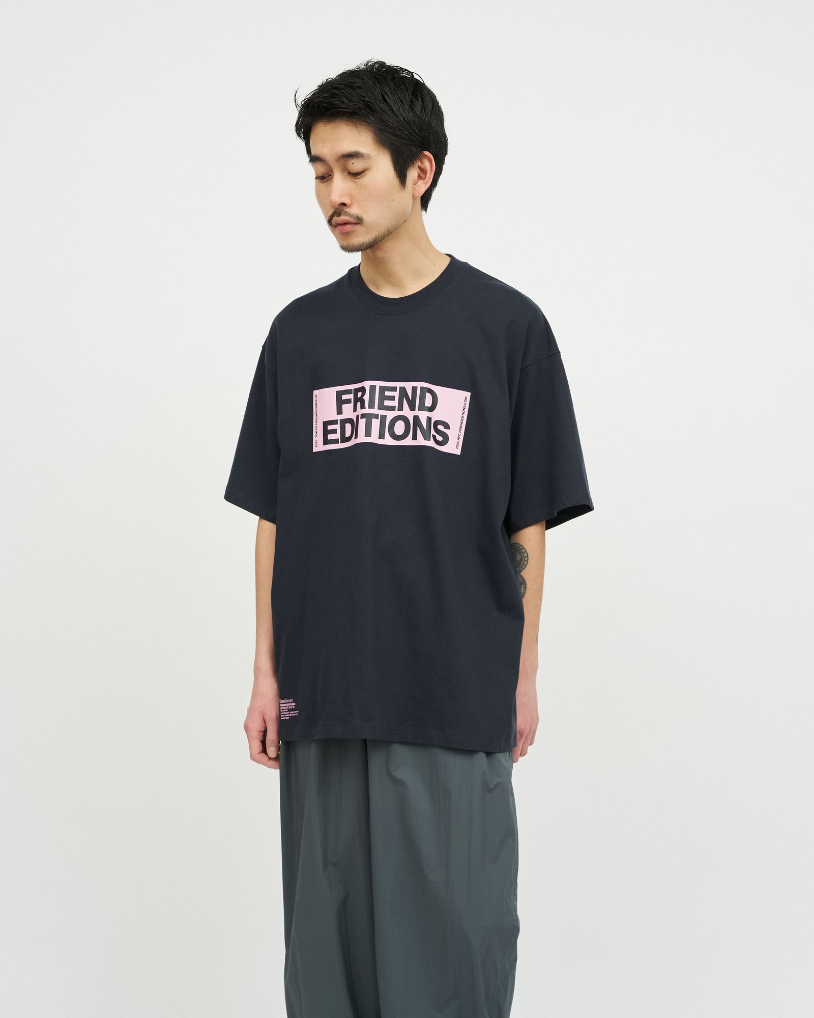 フレッシュサービス FRIEND EDITIONS CORPORATE TEE "STICKER"(FSC261-70088FE)NAVY☆3月14日(土)発売！