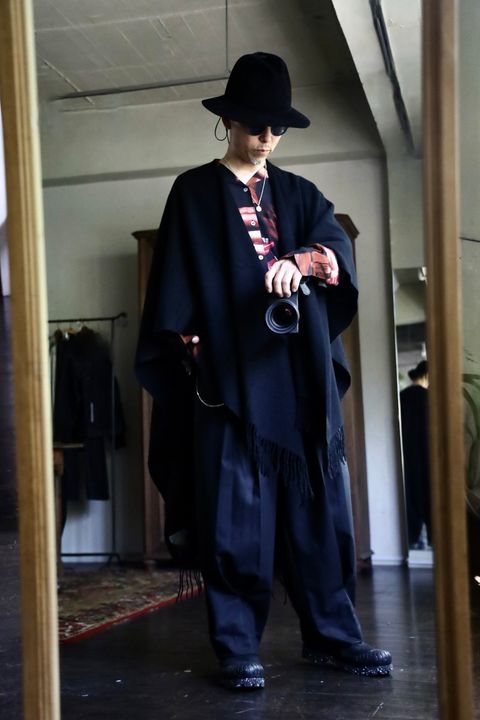 Yohji Yamamoto U CUT PONCHO MUFFLERスタイル