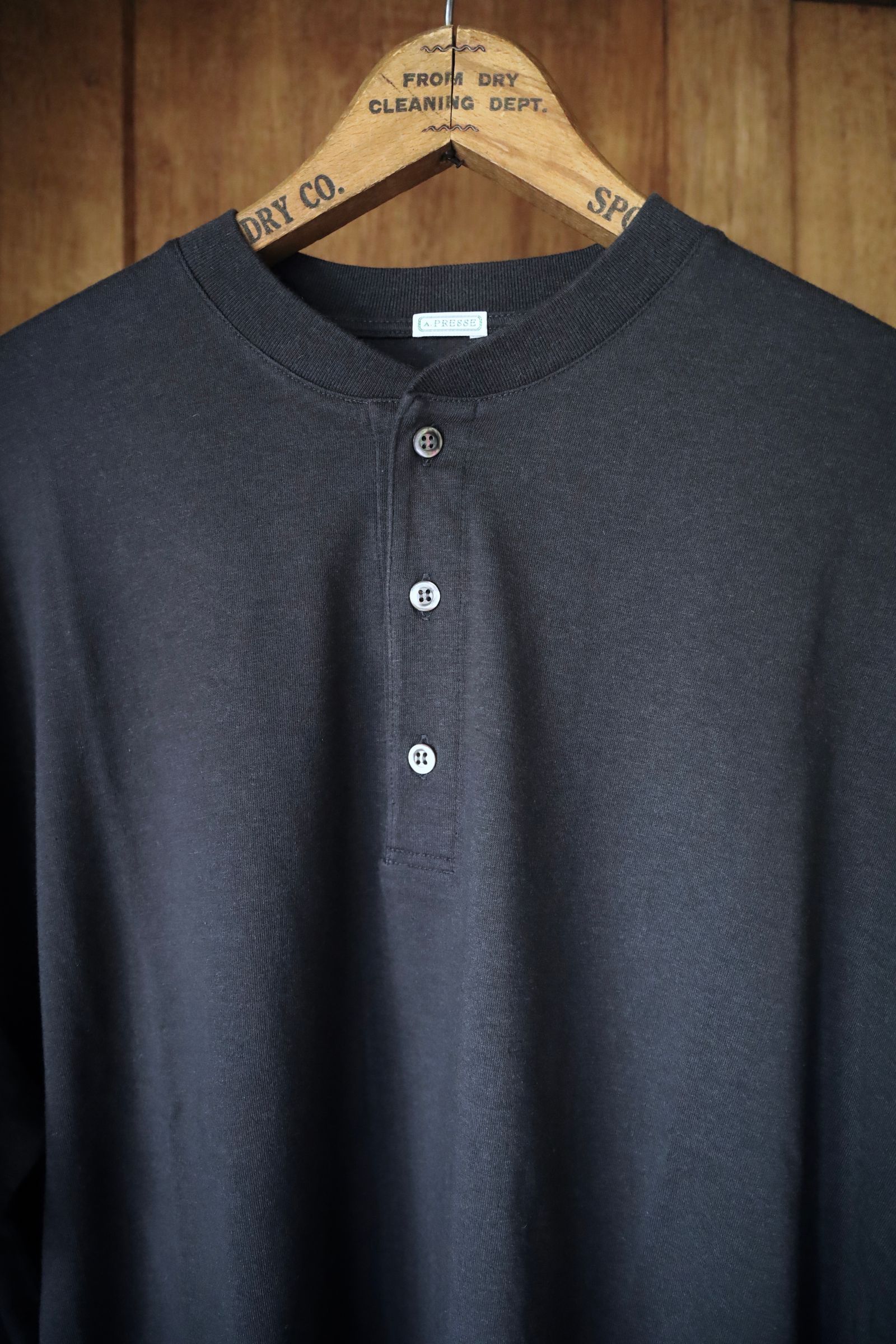 アプレッセ2025 STYLE2 Cashmere Blend L/S Henley Neck Shirt(25AAP-05-03)CHARCOAL