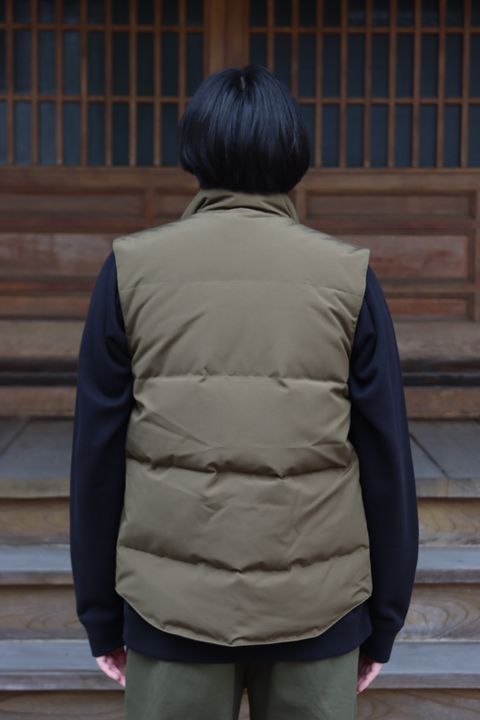 CANADA GOOSE FREESTYLE CREW VEST"KHAKI"style.2021.10.17.