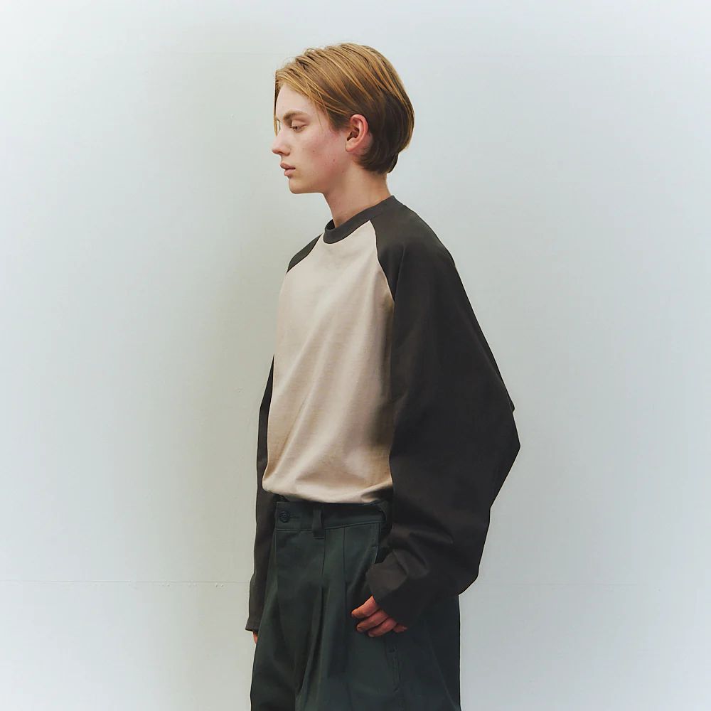 イズネス24AW BALLOON RAGLAN LONG SLEEVE T SHIRT(1006AWCST01)BEIGE×CHARCOAL