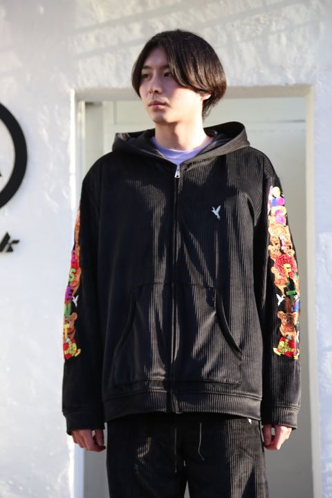CHAOS EMBROIDERY COMFY HOODIE(21SS24BL118) style.2021.1.16.