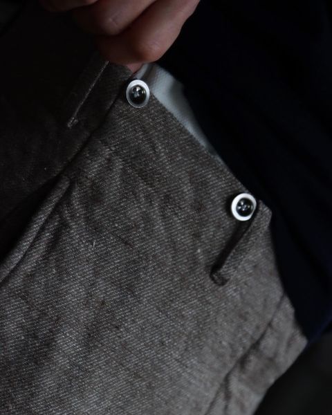 A.PRESSE Dead Stock Linen Trousersスタイル