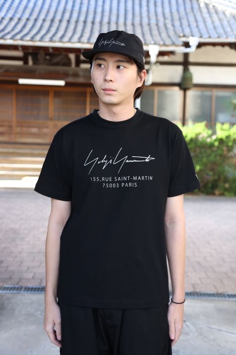 Yohji Yamamoto 新作半袖 コットン Tシャツ シグネチャーロゴ パリ ブラック レギュラーフィット style.2020.11.4