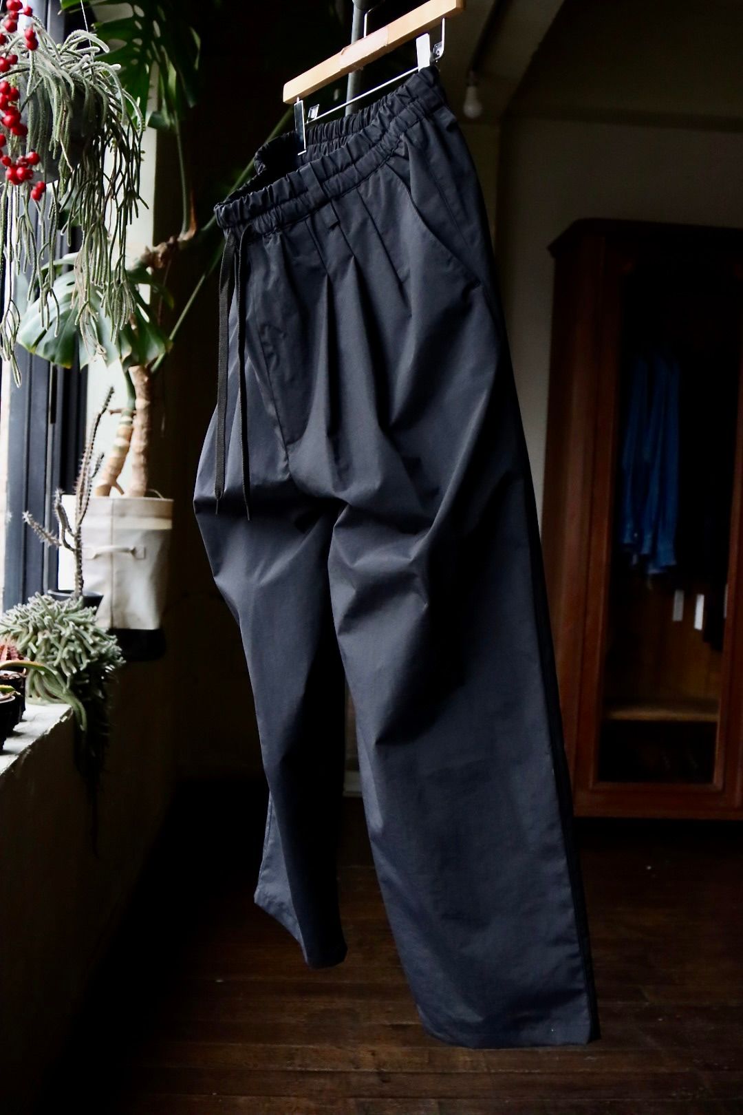 is-ness イズネス24SS PACKABLE EZ PANTS(1004SSPT02)BLACK