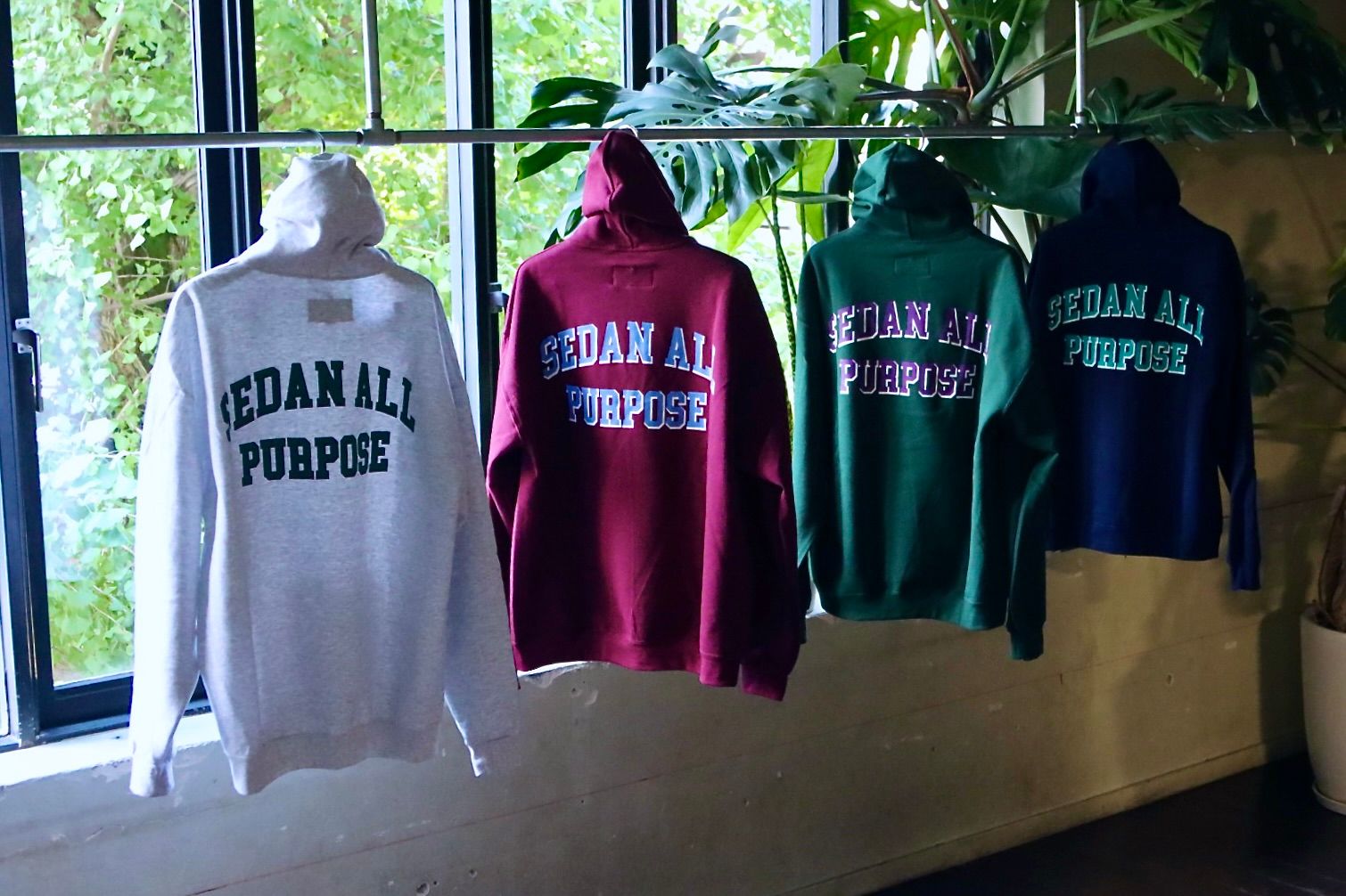 セダンオールパーパスFW23 COLLEGE LOGO HOODIE(SD23F-CT04)FOREST