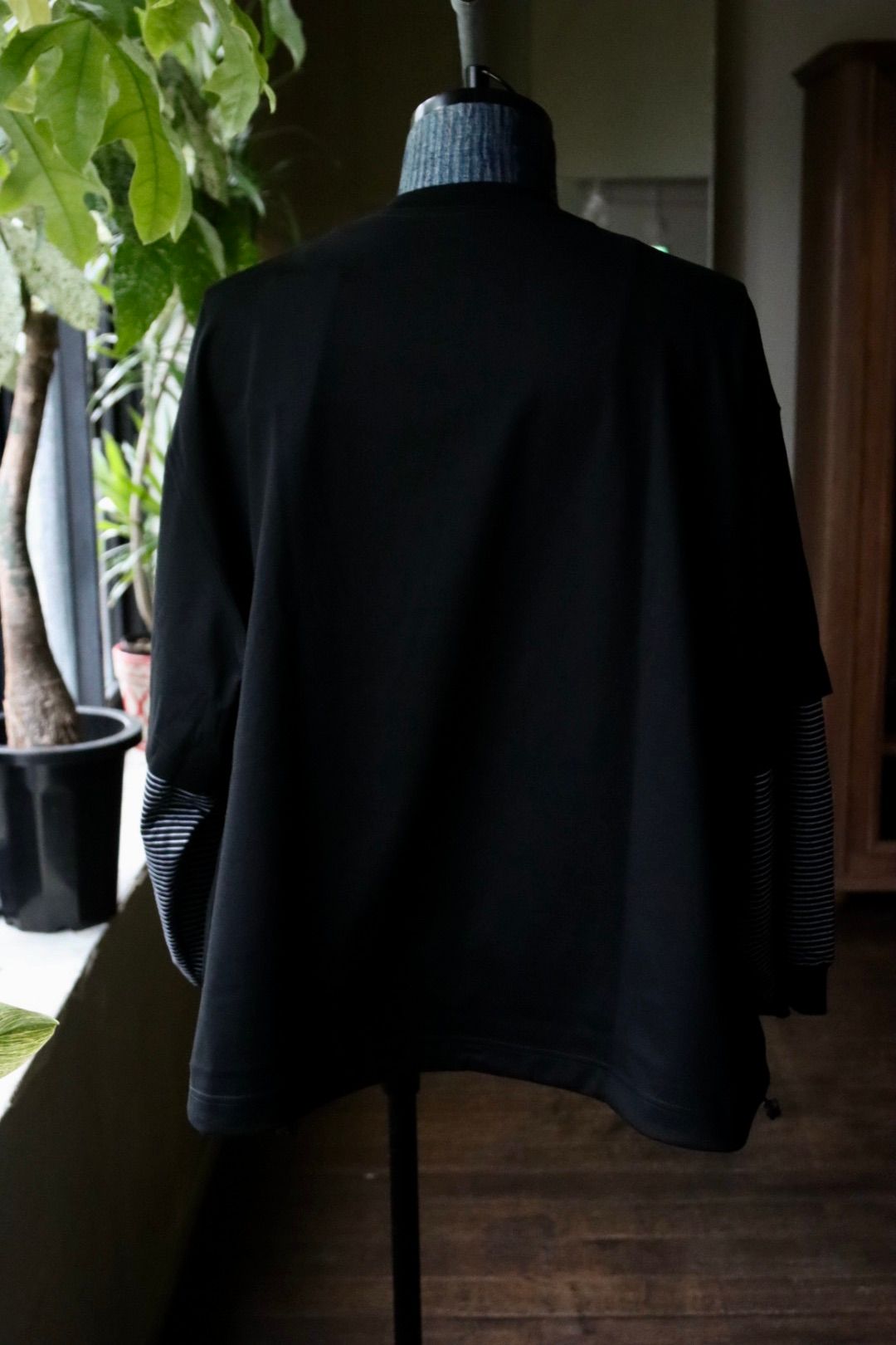 イズネス25AW BALLOON LAYERED LONG SLEEVE T SHIRT(1007AWCS02)BLACK x WHITE border