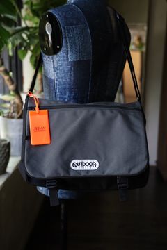 セダンオールパーパス FW24 OUTDOOR PRODUCTS® / NIMBUS Shoulder Carry-All(SD24F-BG01)Charcoal☆9月7日(土)発売！