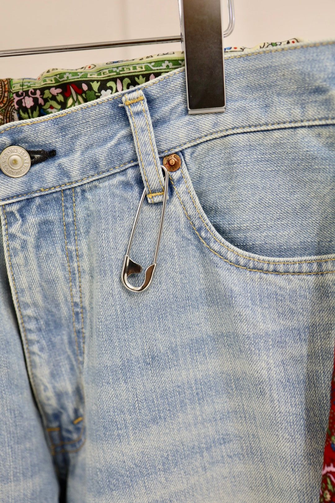 ジュンヤワタナベマン26SS Levi'sダブルネーム 綿セルビッチデニム 製品加工×シルクサテン×エステル更紗パンツ(WQ-P208-100) ☆3月6日(金)発売！