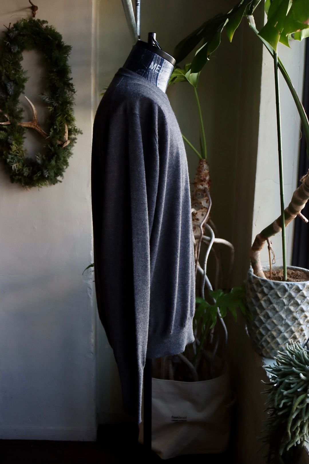 アプレッセ Cashmere High Gauge Crew Neck Sweater(24SAP-03-02K)CHARCOAL