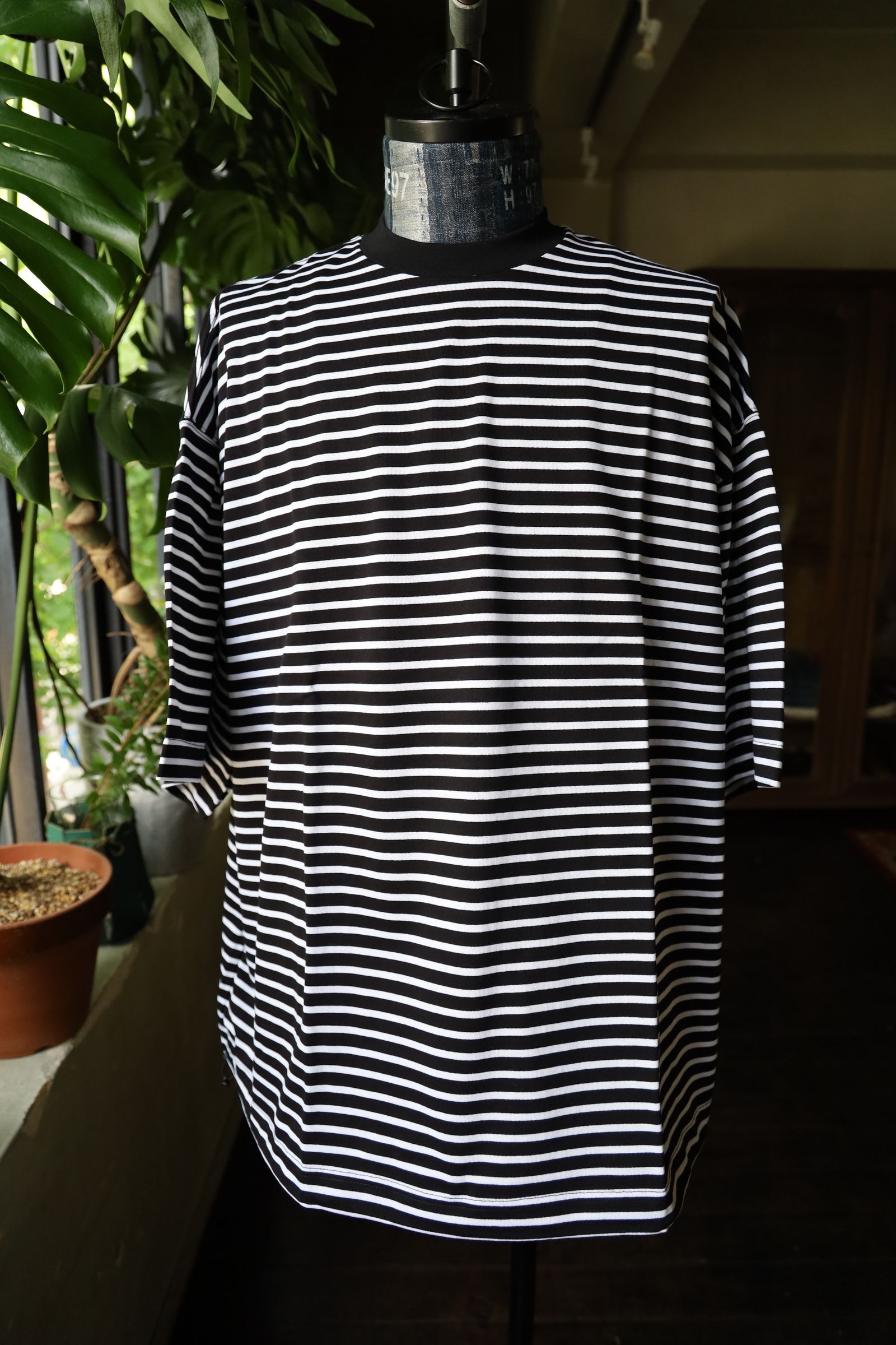 イズネス24AW BALLOON STRIPES T SHIRT(31SSSH05-2)BLACK×WHITE border