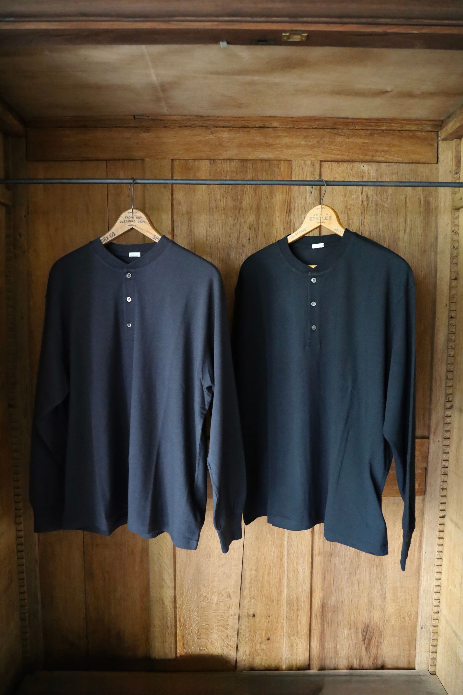 アプレッセ2025 STYLE2 Cashmere Blend L/S Henley Neck Shirt(25AAP-05-03)CHARCOAL