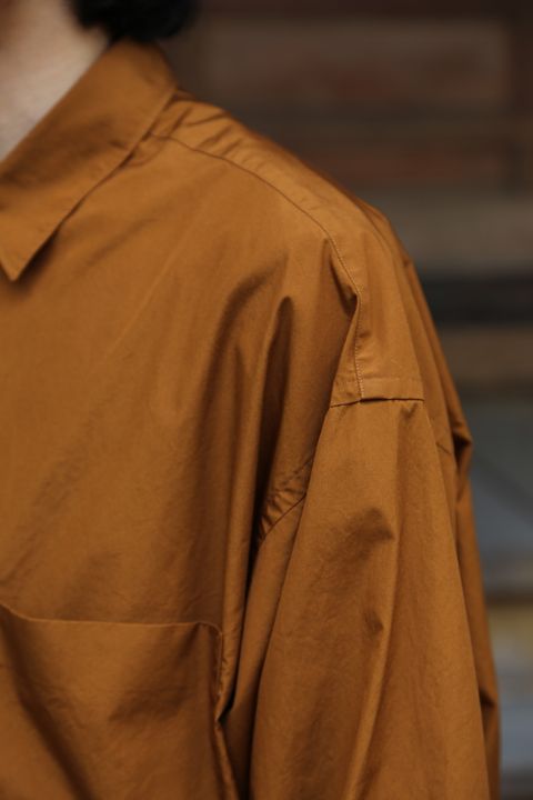 Graphpaper Broad L/S Oversized Regular Collar Shirt(GM212-50110B) style. 2021.06.06.