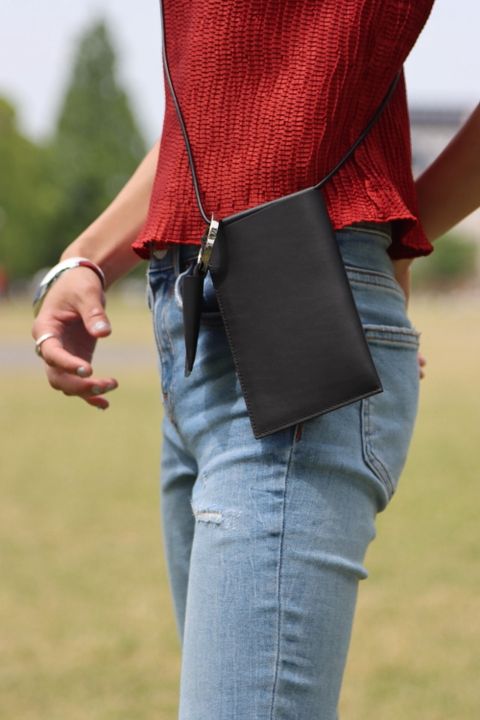 ITTI - イッチ スマホケース KANSAI NOGUCHI × ITTI HERRIE PHONE POUCH / SHIRO SP(OATMEAL / BLACK) mark ITTI - イッチ スマホケース KANSAI NOGUCHI × ITTI HERRIE PHONE POUCH / SHIRO SP(OATMEAL / BLACK) mark