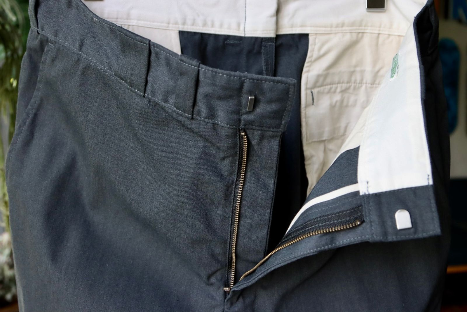 アプレッセ Work Chino Trousers (23AAP-04-22M)CHARCOAL