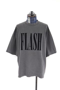 イズネスミュージック 26SS FLASH FLOCKY PRINT T-SHIRT(IMP7_27_FLASH5ST01)SUMI(CHARCOAL)☆新作発売！