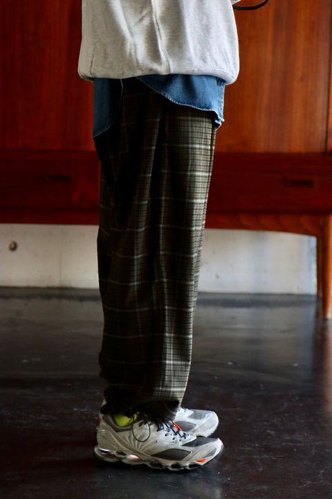 フレッシュサービス22AW WOOLY STRETCH OVER TRACK PANTS"GREEN CHECK"スタイル.2022.9.12.