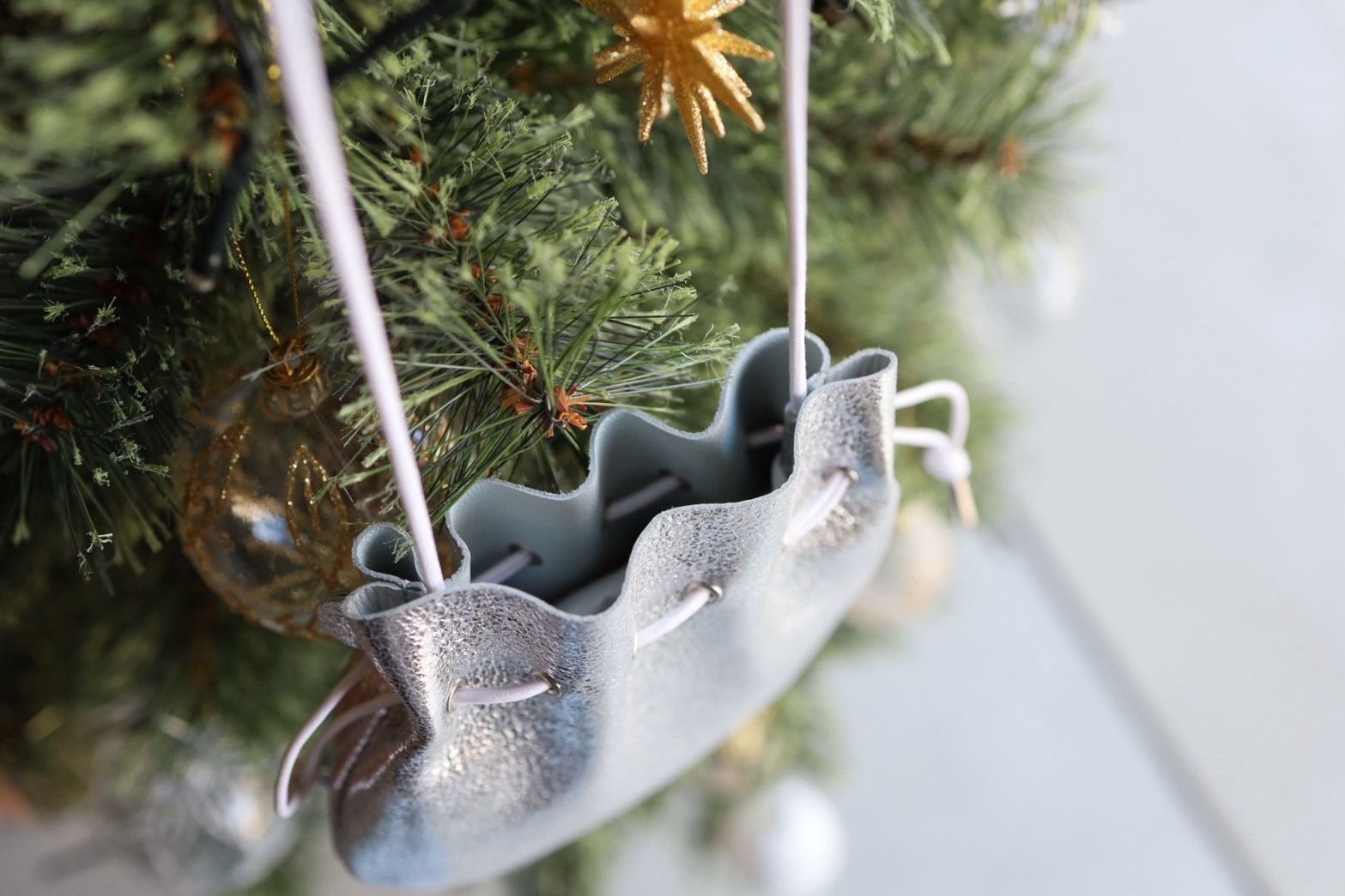 エンダースキーマ バッグpetal sac gloss(yv-b-psg)silver☆12月6日(土)発売！