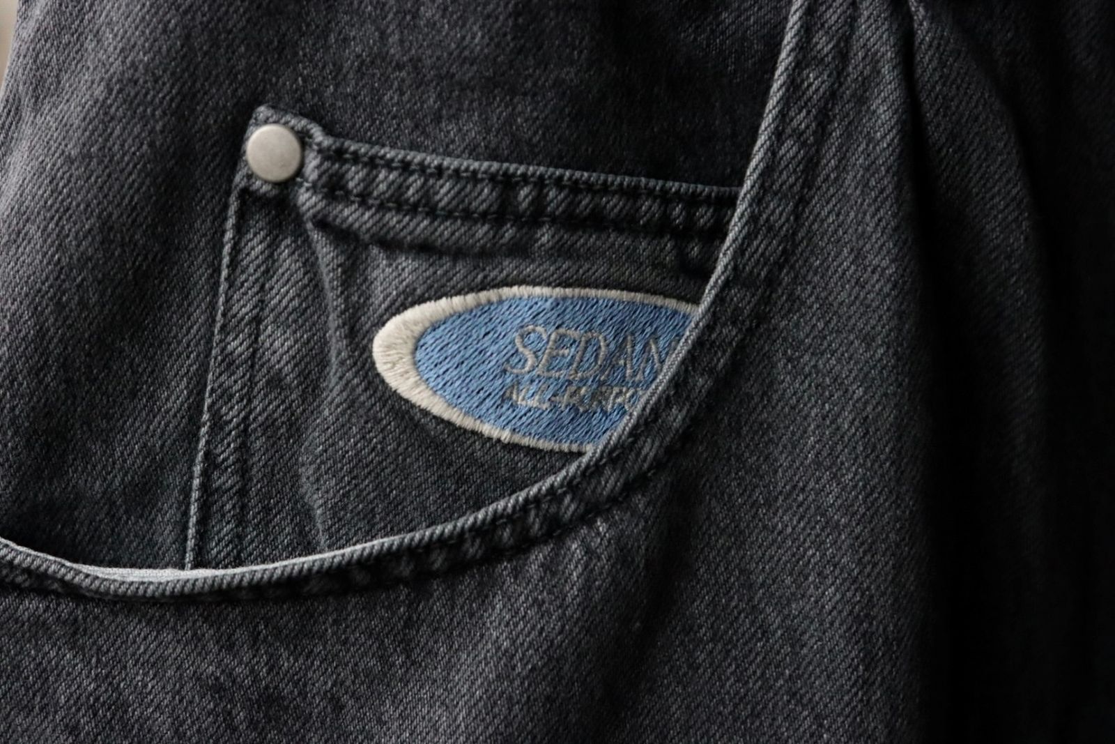 セダンオールパーパス SS24 Oval Logo Denim Pant(SD24S-PT01)Pale Black