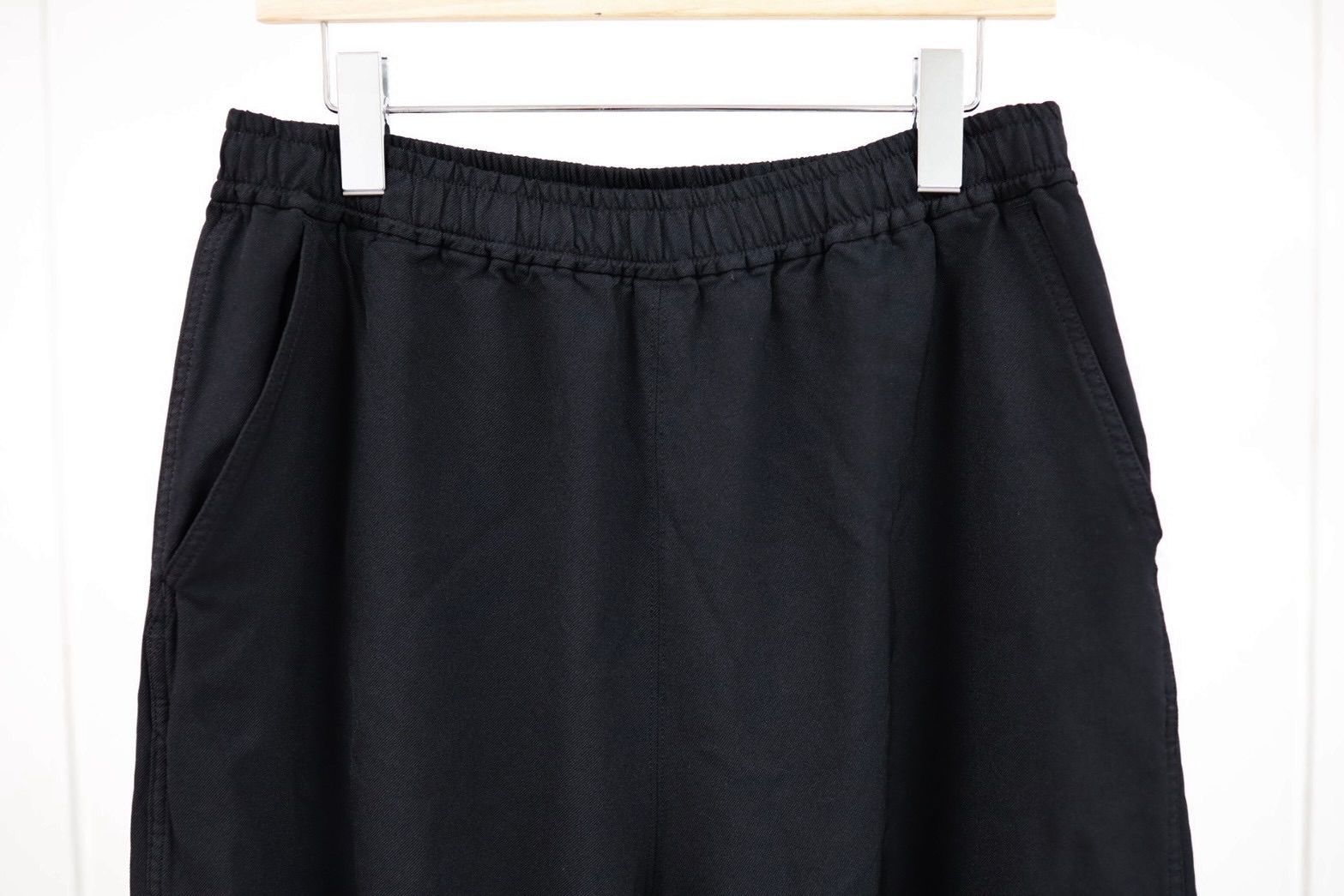 コムデギャルソンオム26SS エステルサージ 製品染パンツ(HQ-P035-051)BLACK☆4月3日(金)発売！