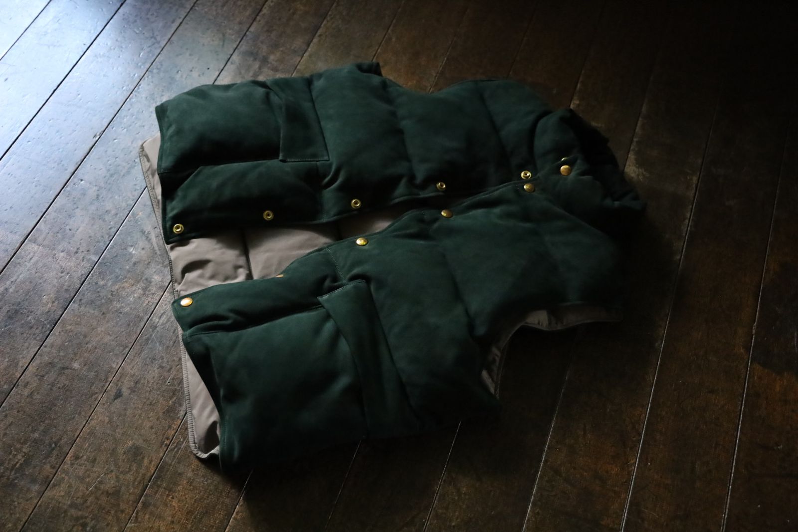 アプレッセ Suede Down Vest(24AAP- 01-06H)GREEN☆10月19日(土)発売！