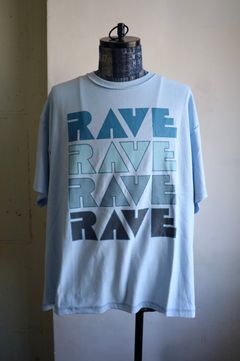 イズネスミュージック 25SS RAVE T-SHIRT(IMP5_23_RAVE5ST01)LIGHT BLUE