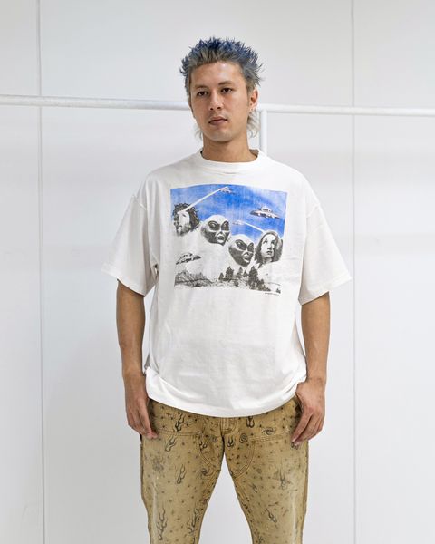 SAINT Mxxxxxx KIKI SW_SS TEE MARKスタイル！