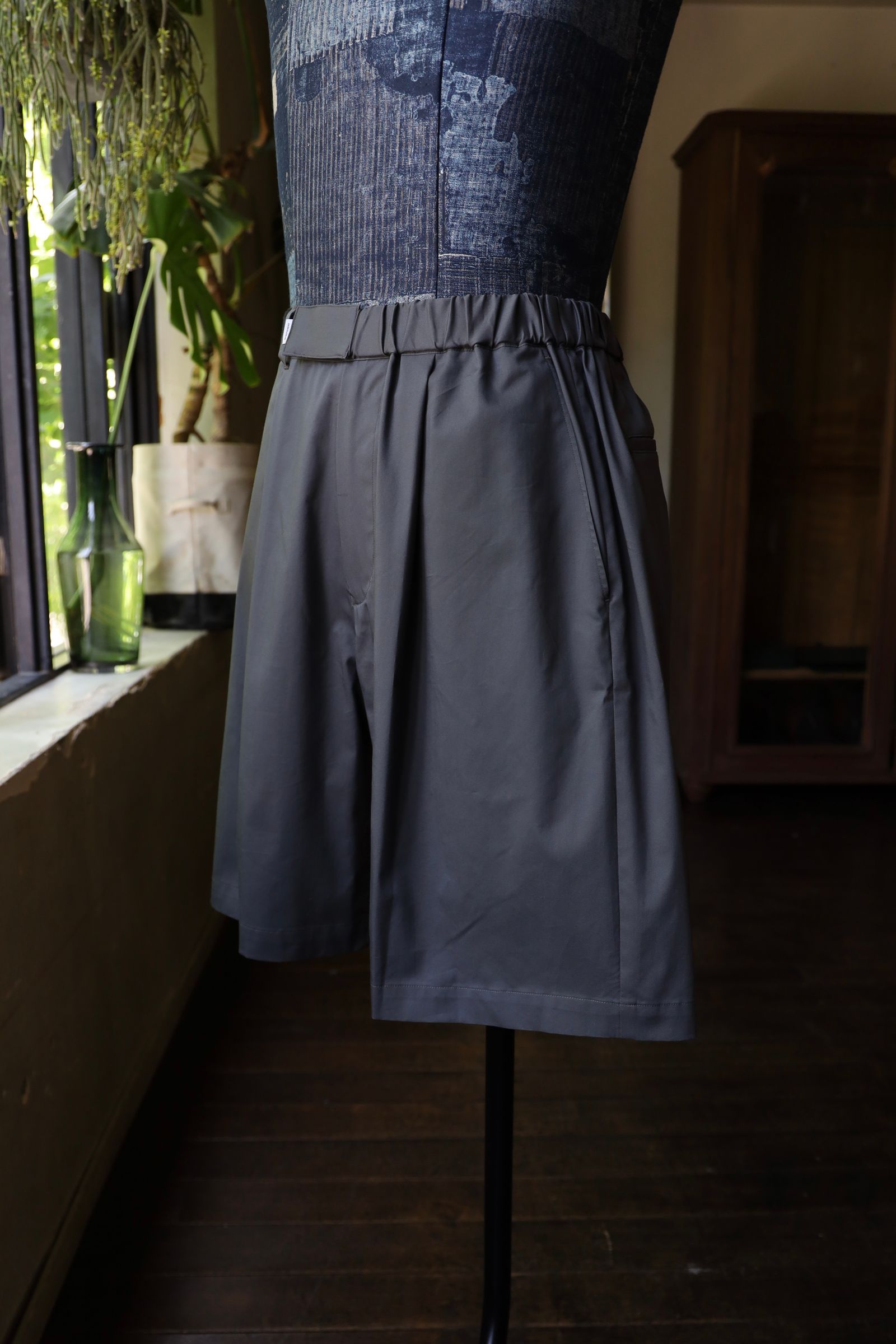 グラフペーパー24SS Solotex Twill Slim Waisted Chef Shorts(GM241-40299B)C.GRAY
