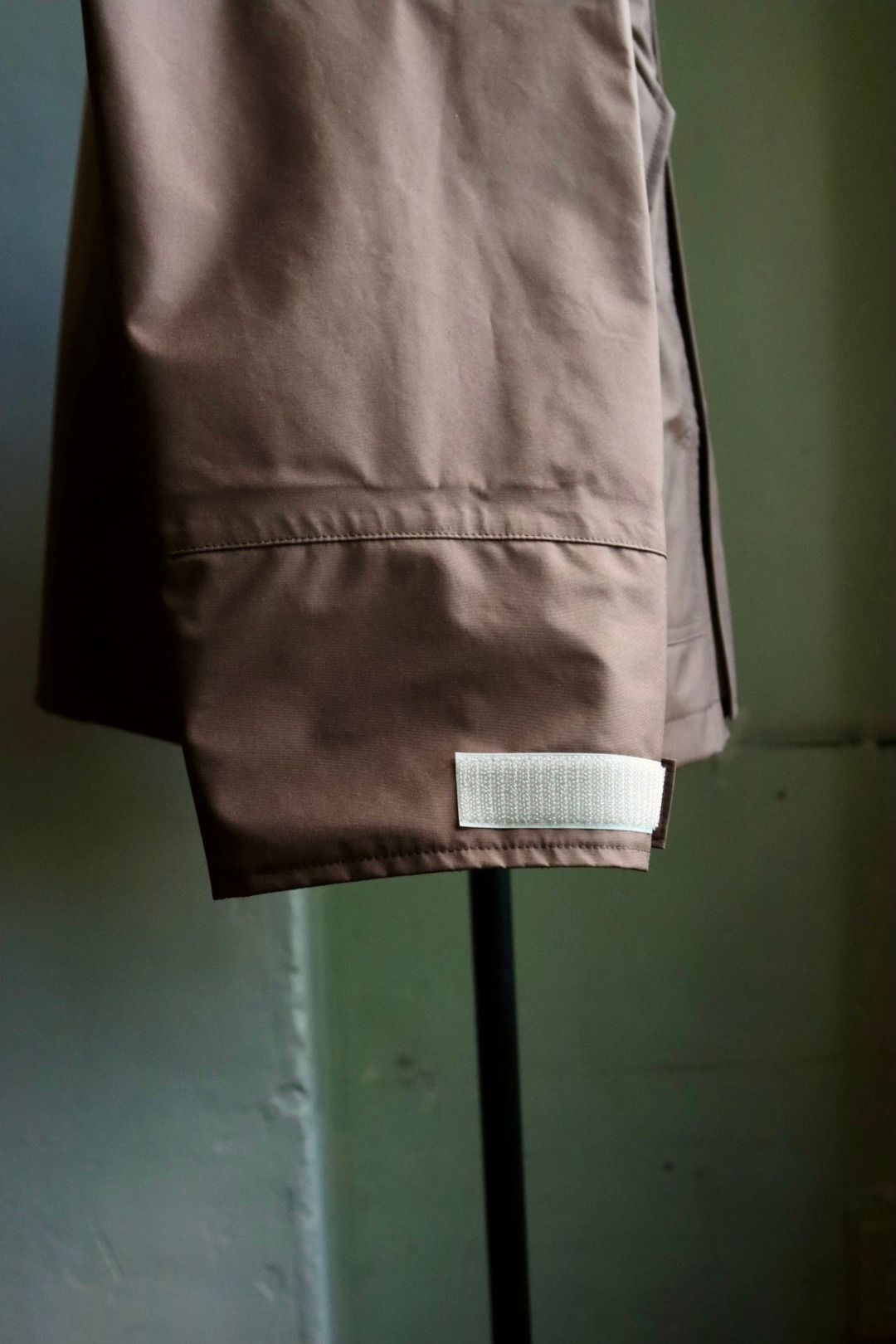 イズネス23AW NINJA HOODIE SHELL JACKET(1005AWJK02)BROWN
