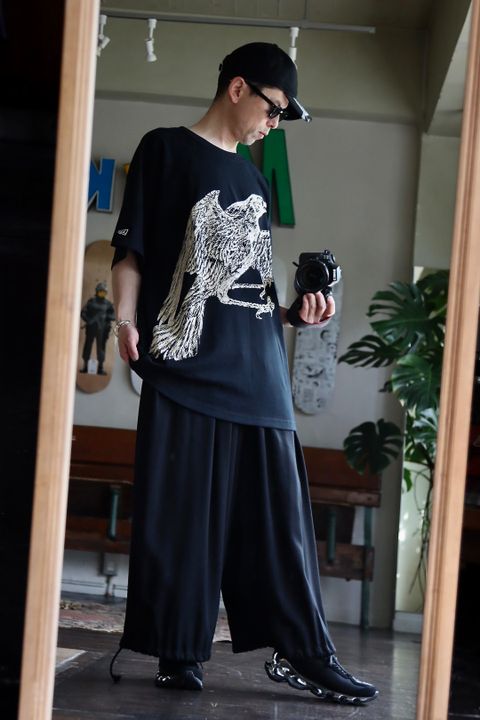 Yamamoto×New Era CROW PRINT OVERSIZED PERFORMANCE S/S TEEスタイル.2022.4.13.