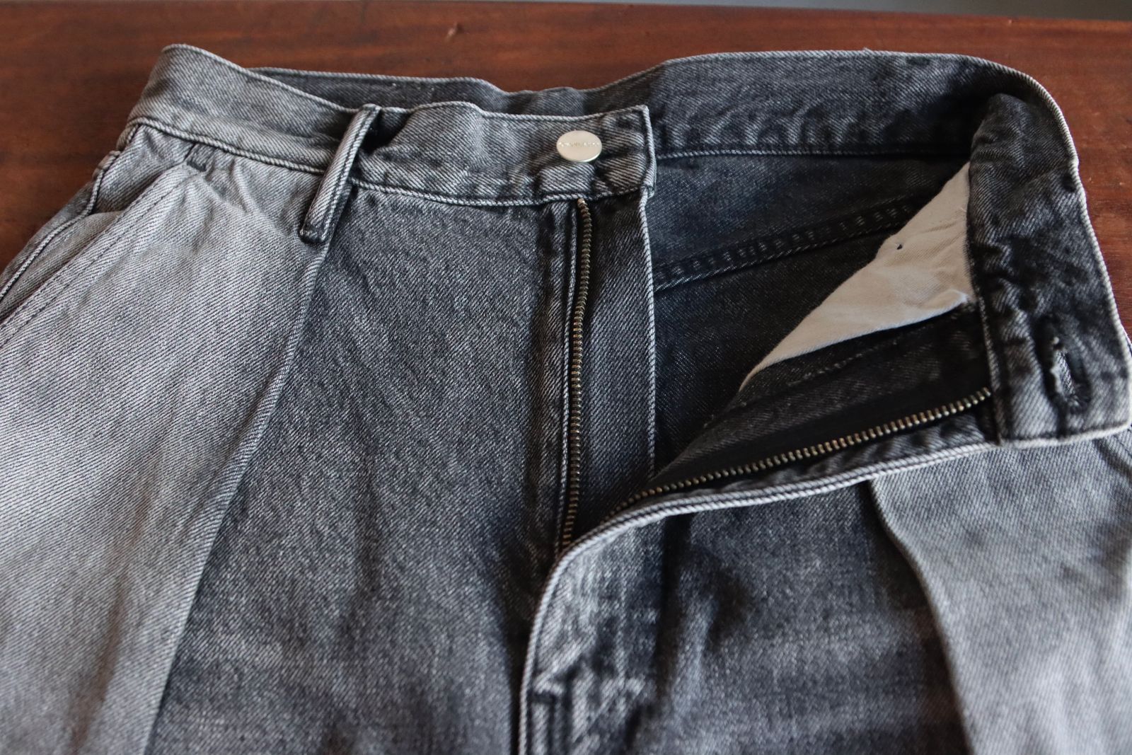 Graphpaper 25AW Women's Selvage Denim Two Tuck Wide Pants(GL253-40062LB)BLACK_LIGHT FADE