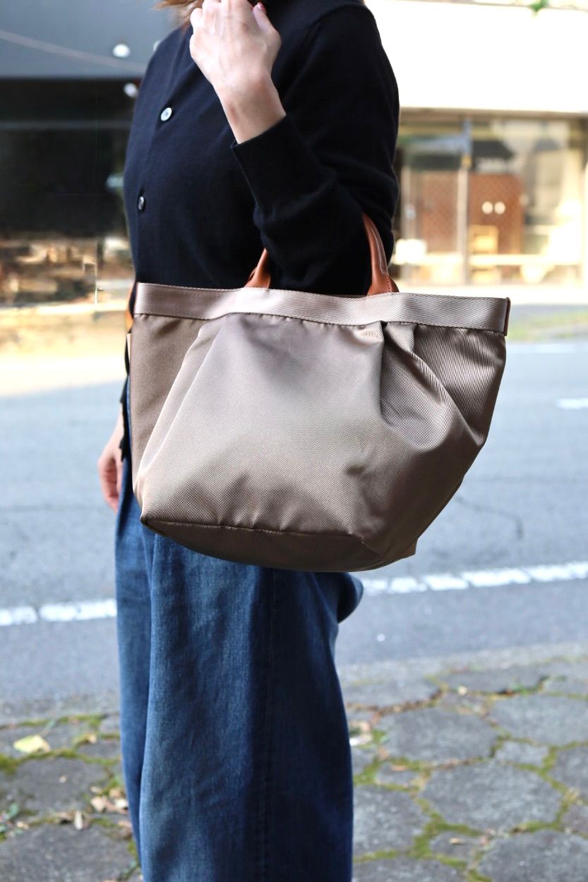 エンダースキーマ バッグ 2tuck tote M(yv-b-2tm)beige/brown