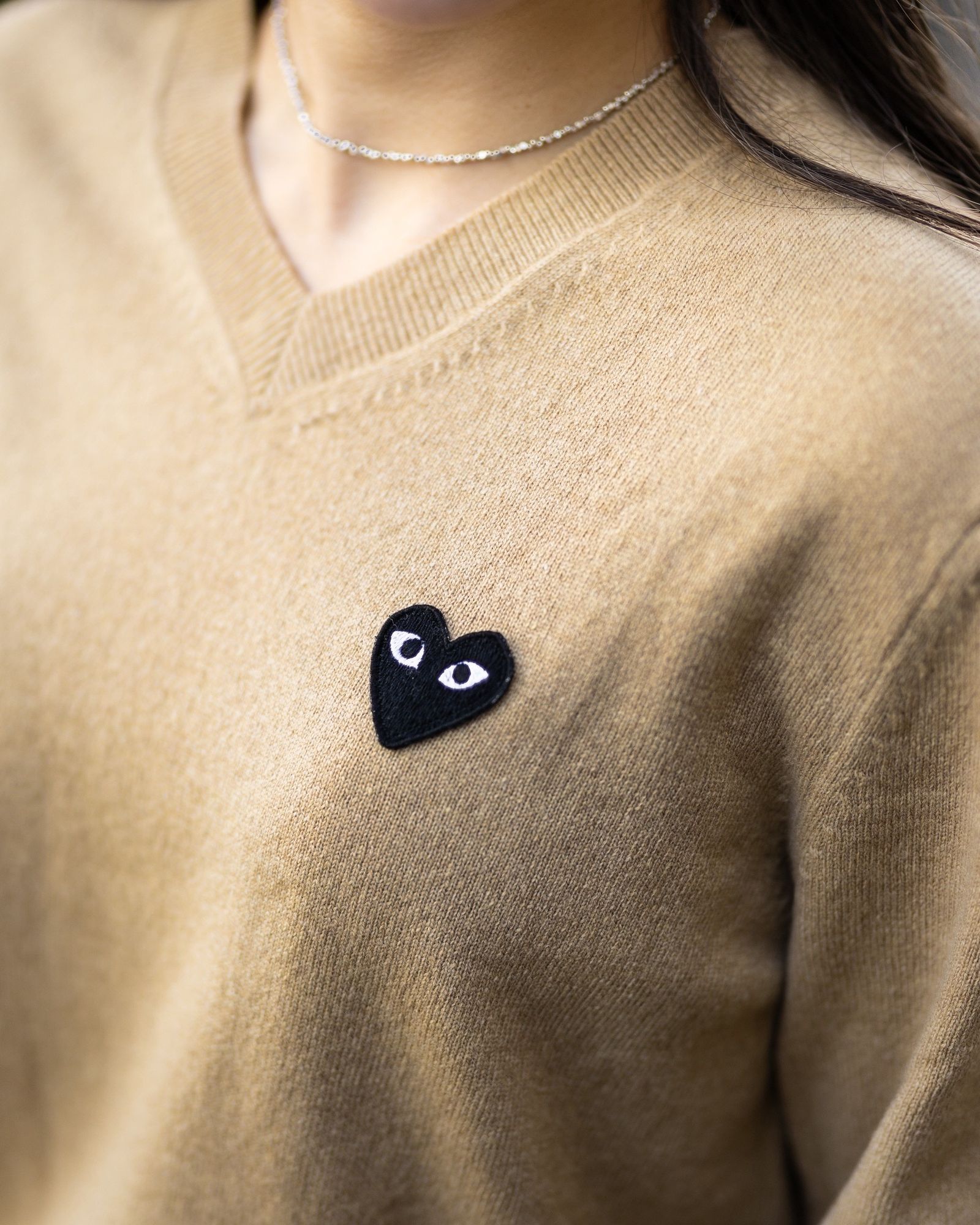 PLAY COMME des GARCONS V-NECK SWEATER style.2025.12.13