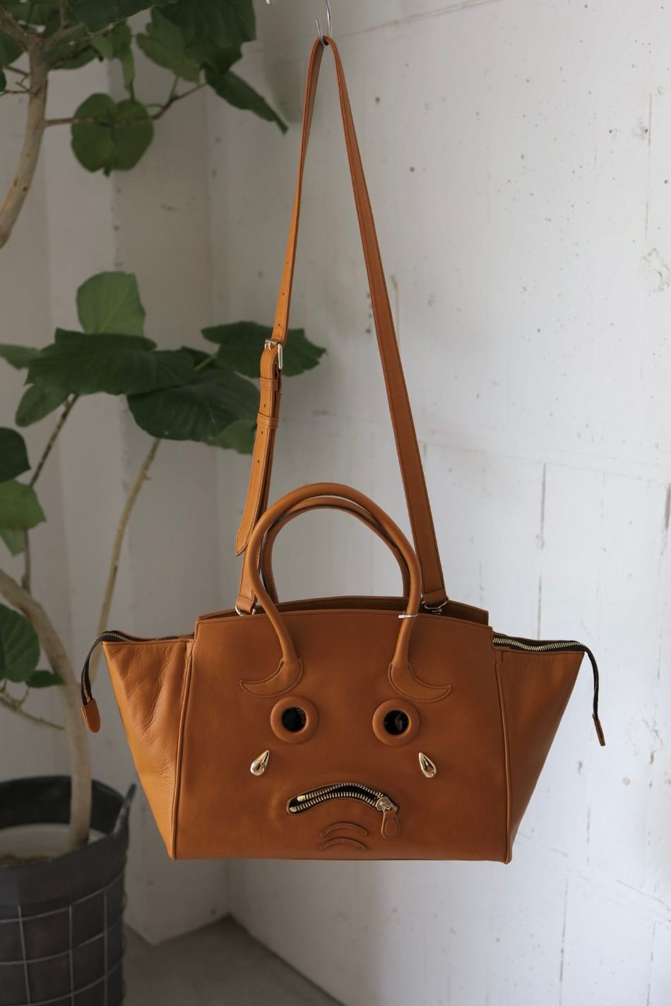 doublet ダブレット26AW PLEADING EMOJI LEATHER BAG (26AW73BG87)CAMEL☆7月11日(土)発売！