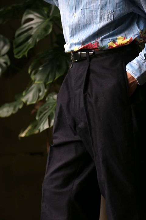 blurhms Broken Cloth Curve Front Slacks"DARK NAVY"style.8.13.