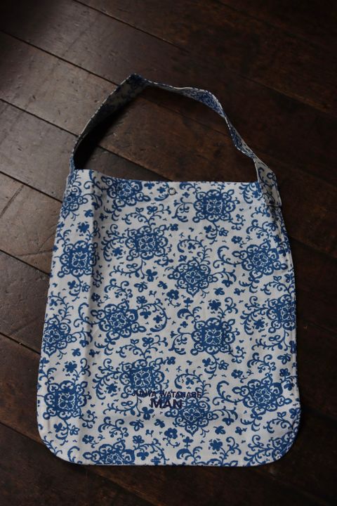 ジュンヤワタナベマン22SS リネンキャンバスプリント トートバッグ(WI-K204-051)"WHITE x NAVY"
