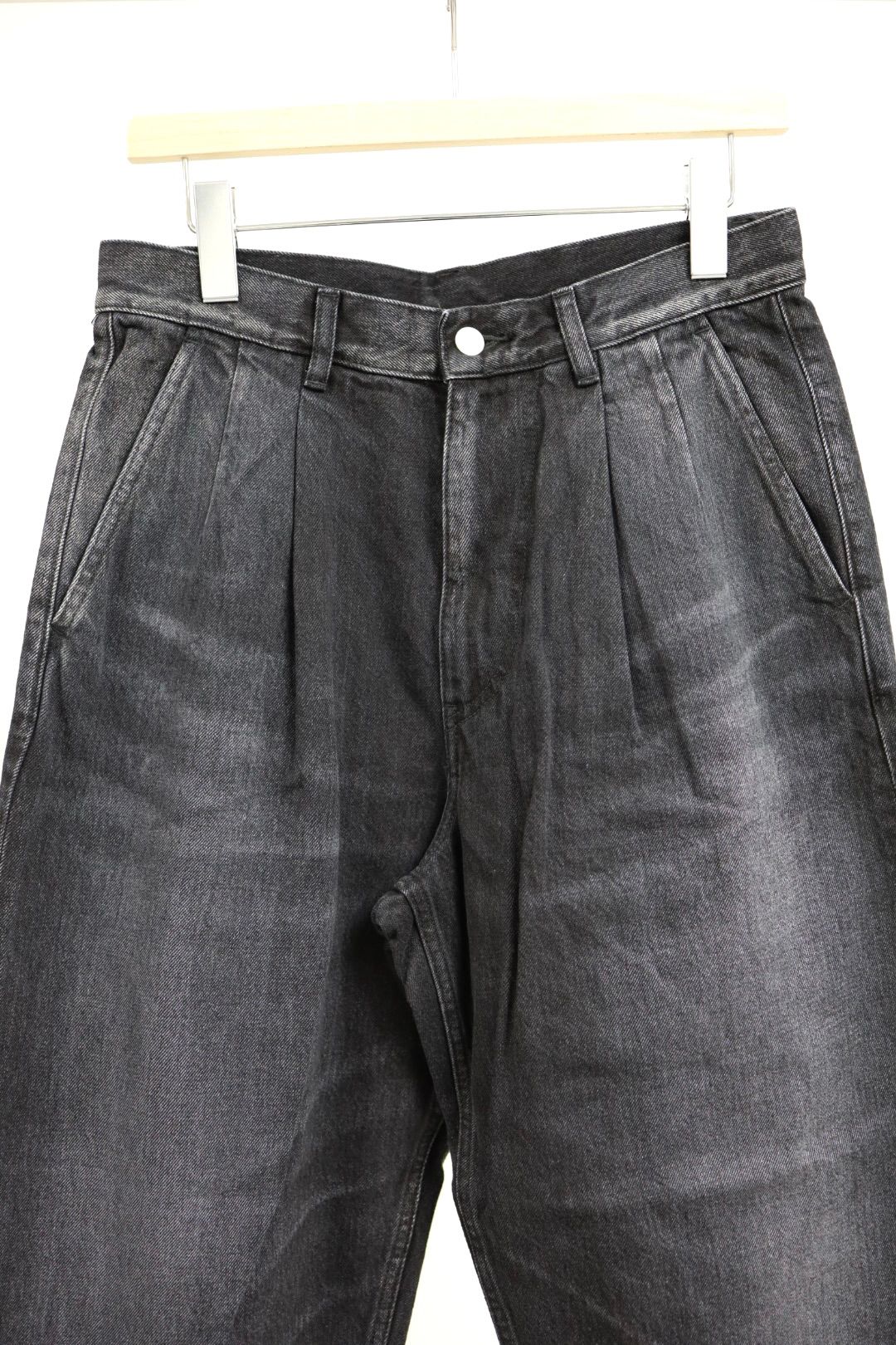 グラフペーパー Selvage Denim Two Tuck Tapered Pants(GU261-40060DB)BLACK_DARK FADE