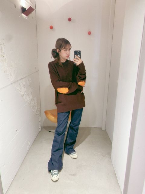 YOKE 新作PAINTED ELBOW PATCH SWEATER style.2024.8.23
