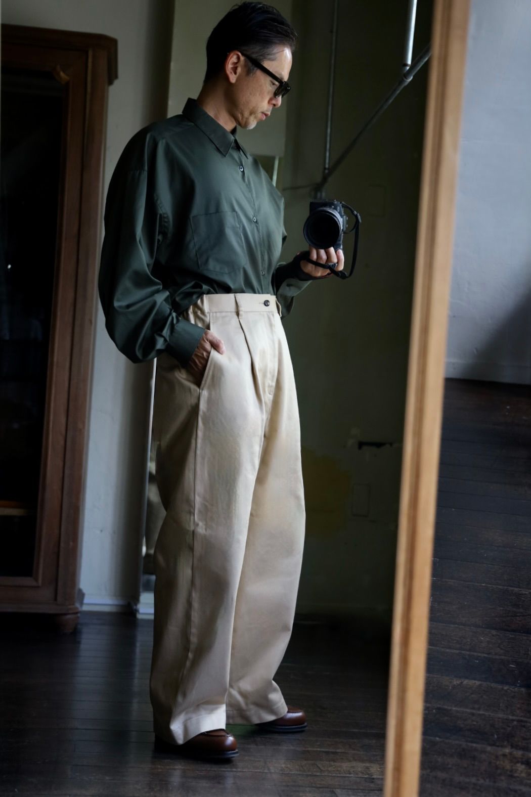 Graphpaper Westpoint Chino Wide Straight Trousersスタイル