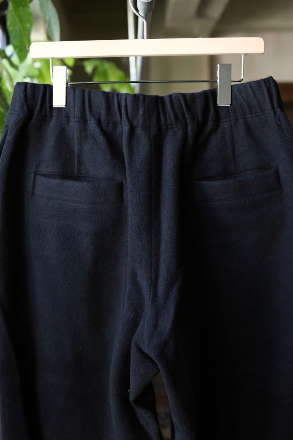 イズネス 25AW WOOL DARTS PANTS (25AW_27_1006SSPT01)BLACK☆新作発売！