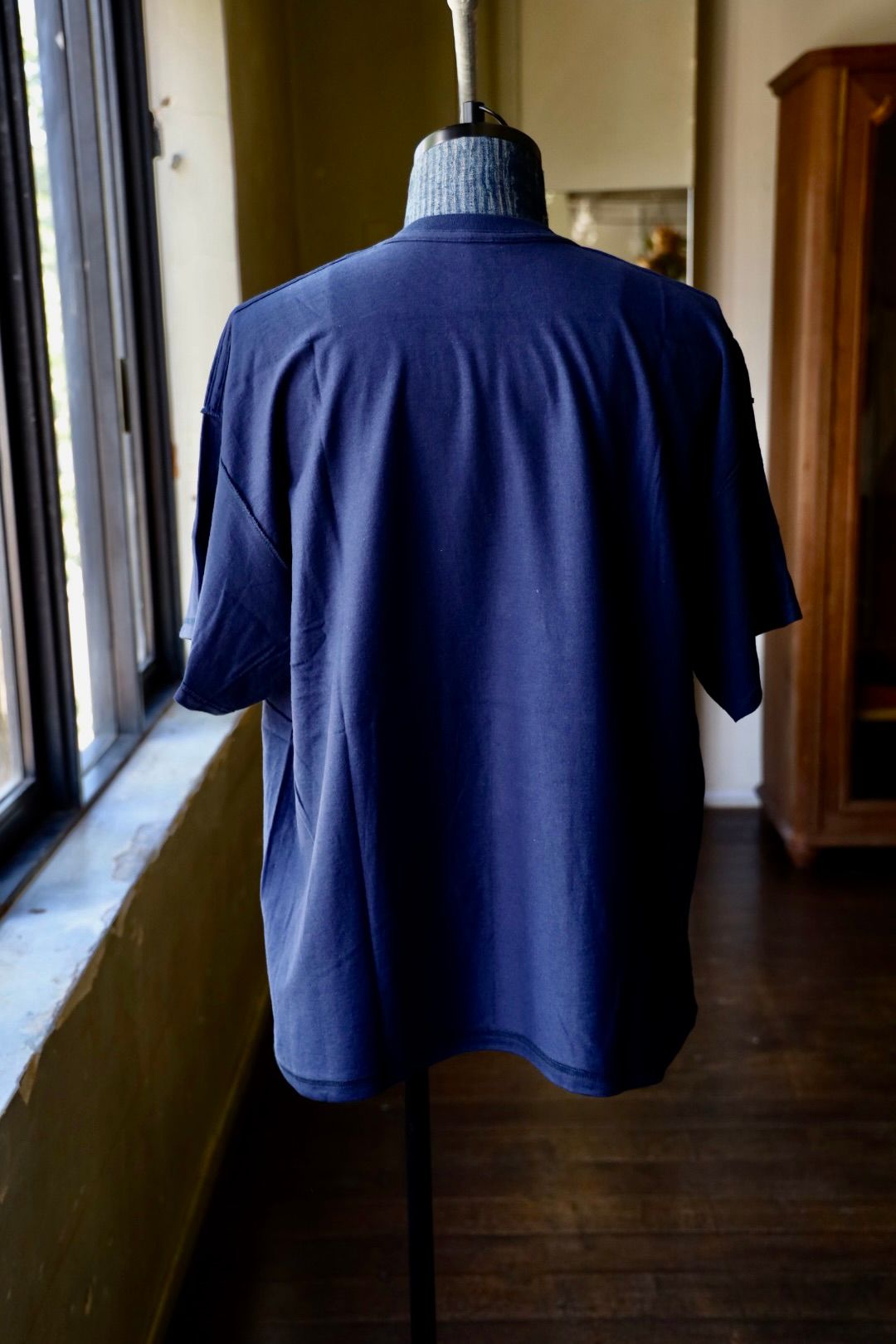 イズネスミュージック CHILL OUT T-SHIRT (IMP6_03_CHILLSST01) NAVY