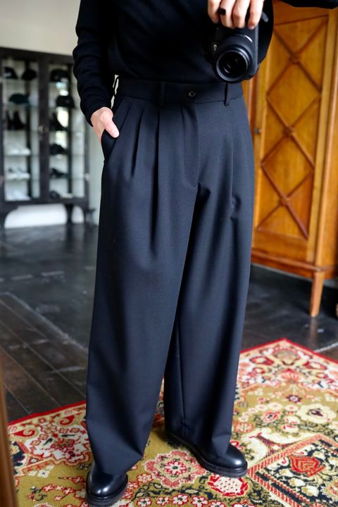 MARKAWARE マーカウェア Organic Wool Survival Cloth® Triple Pleated Wide Trousersスタイル