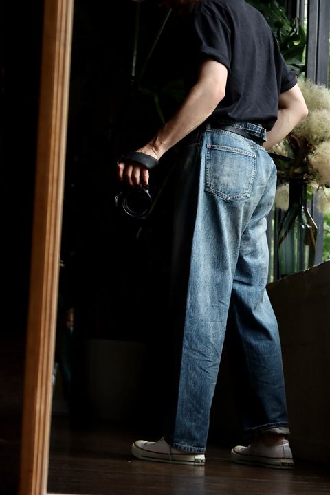 A.PRESSE No.22 Washed Wide Denim Pantsスタイル