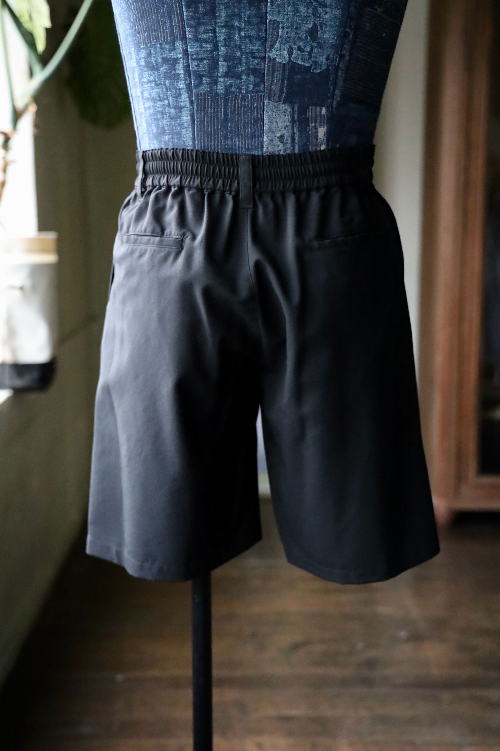 ヨーク25SS WOOL TROPICAL 2PLEATED EASY SHORTS(YK25SS001009P)BLACK☆5月3日(土)発売！